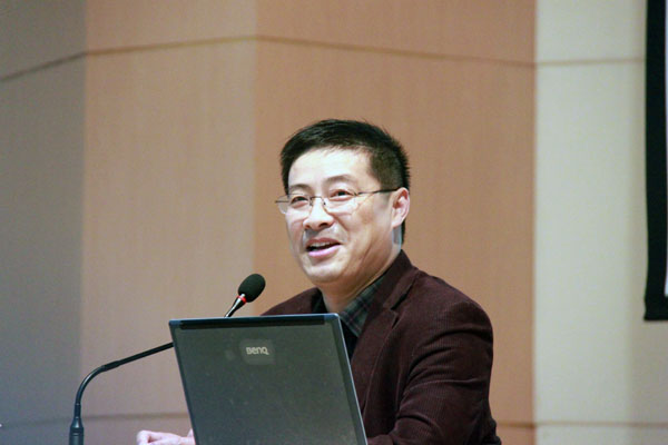 李庆明回学校为师生作讲座